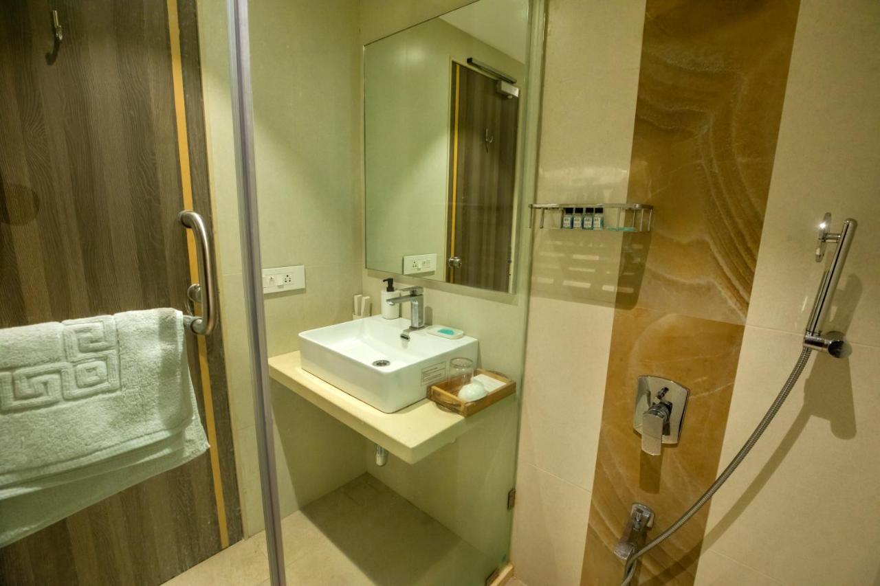 The Thane Club Экстерьер фото