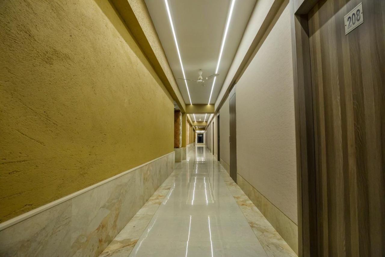 The Thane Club Экстерьер фото